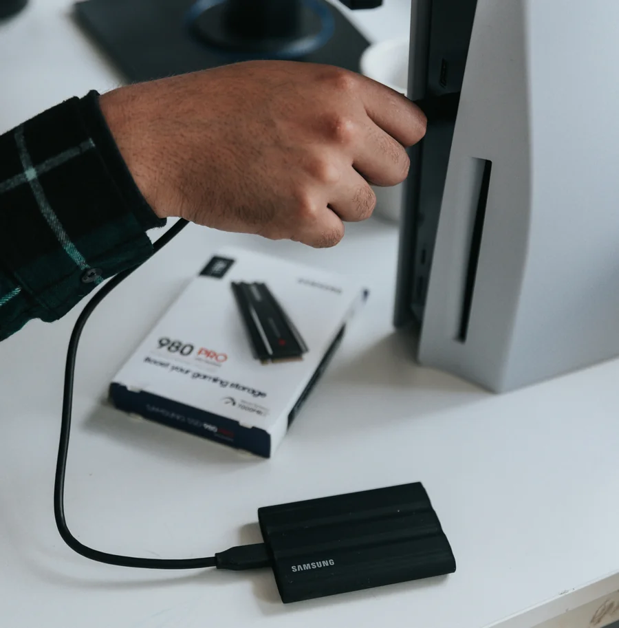 Connecting an external SSD to a games console during data loss troubleshooting